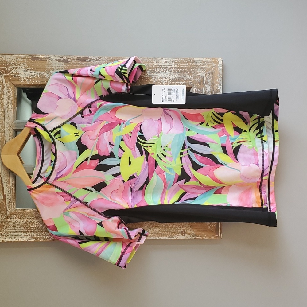 NWT Hurley tropical top. Size XL